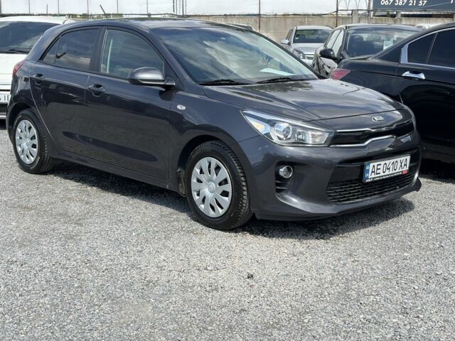 Серый Киа Рио, объемом двигателя 1.4 л и пробегом 64 тыс. км за 13999 $, фото 1 на Automoto.ua
