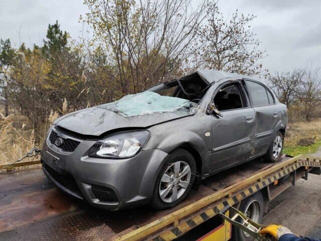 Сірий Кіа Ріо, об'ємом двигуна 1 л та пробігом 137 тис. км за 1200 $, фото 1 на Automoto.ua