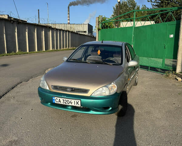 Серый Киа Рио, объемом двигателя 1.5 л и пробегом 320 тыс. км за 2200 $, фото 1 на Automoto.ua