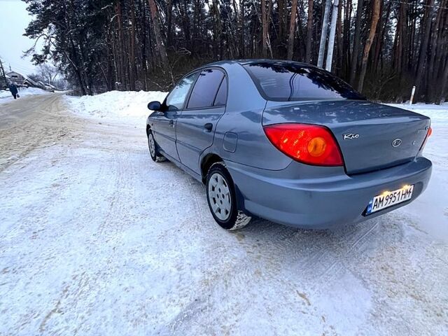 Сірий Кіа Ріо, об'ємом двигуна 1.3 л та пробігом 350 тис. км за 1700 $, фото 1 на Automoto.ua