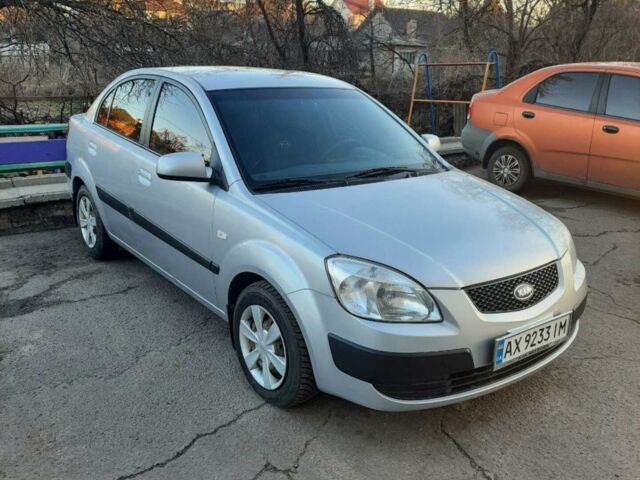 Сірий Кіа Ріо, об'ємом двигуна 1.4 л та пробігом 177 тис. км за 5400 $, фото 1 на Automoto.ua