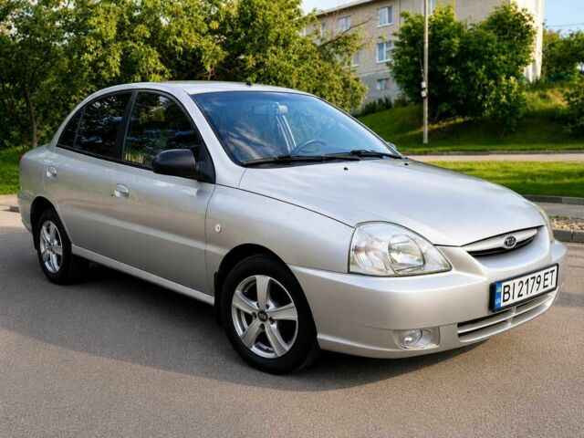 Серый Киа Рио, объемом двигателя 1.3 л и пробегом 250 тыс. км за 2950 $, фото 1 на Automoto.ua