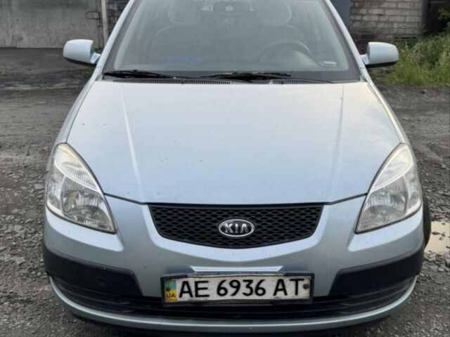 Сірий Кіа Ріо, об'ємом двигуна 1.4 л та пробігом 384 тис. км за 3500 $, фото 1 на Automoto.ua