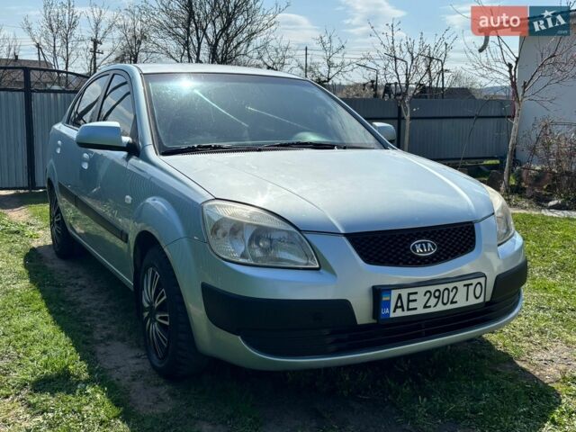 Серый Киа Рио, объемом двигателя 1.4 л и пробегом 256 тыс. км за 4100 $, фото 1 на Automoto.ua