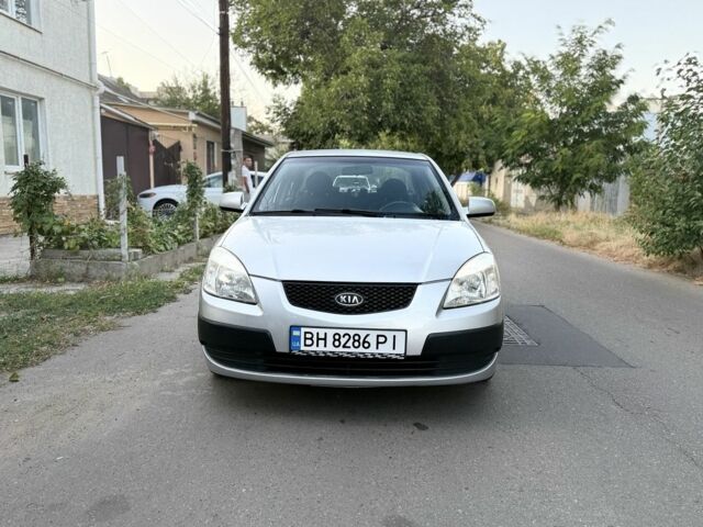 Серый Киа Рио, объемом двигателя 1.4 л и пробегом 198 тыс. км за 3900 $, фото 1 на Automoto.ua