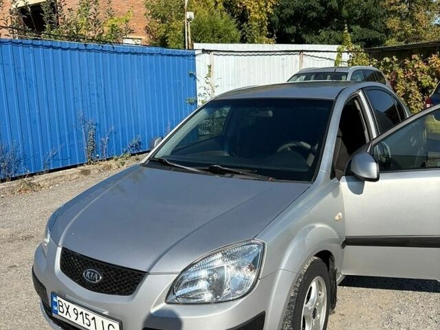 Сірий Кіа Ріо, об'ємом двигуна 1.4 л та пробігом 184 тис. км за 4250 $, фото 1 на Automoto.ua