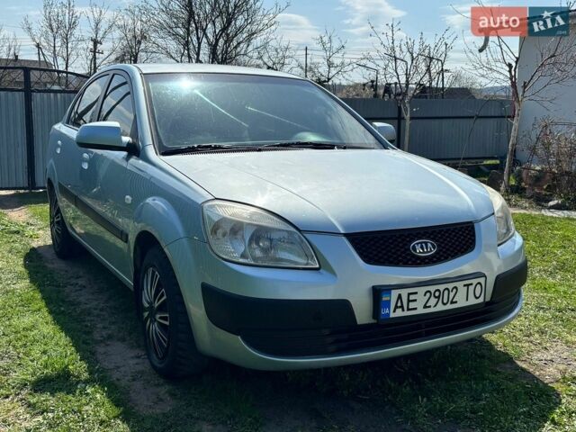 Серый Киа Рио, объемом двигателя 1.4 л и пробегом 256 тыс. км за 4100 $, фото 1 на Automoto.ua