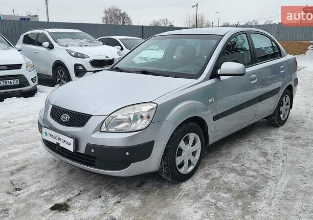 Сірий Кіа Ріо, об'ємом двигуна 1.4 л та пробігом 244 тис. км за 4500 $, фото 1 на Automoto.ua