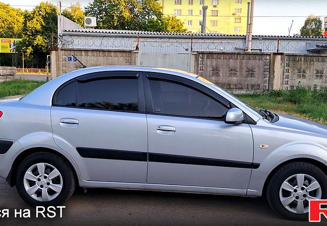 Серый Киа Рио, объемом двигателя 1.4 л и пробегом 85 тыс. км за 4400 $, фото 1 на Automoto.ua