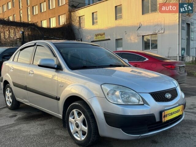 Серый Киа Рио, объемом двигателя 1.4 л и пробегом 238 тыс. км за 5500 $, фото 1 на Automoto.ua