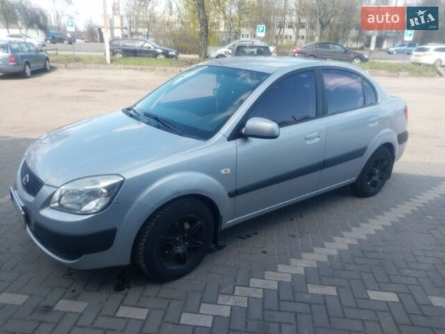 Серый Киа Рио, объемом двигателя 1.4 л и пробегом 185 тыс. км за 3250 $, фото 1 на Automoto.ua