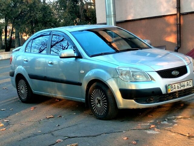 Серый Киа Рио, объемом двигателя 1.4 л и пробегом 200 тыс. км за 3950 $, фото 1 на Automoto.ua