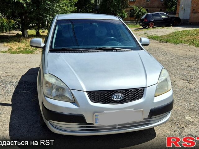 Серый Киа Рио, объемом двигателя 1.4 л и пробегом 180 тыс. км за 4500 $, фото 1 на Automoto.ua