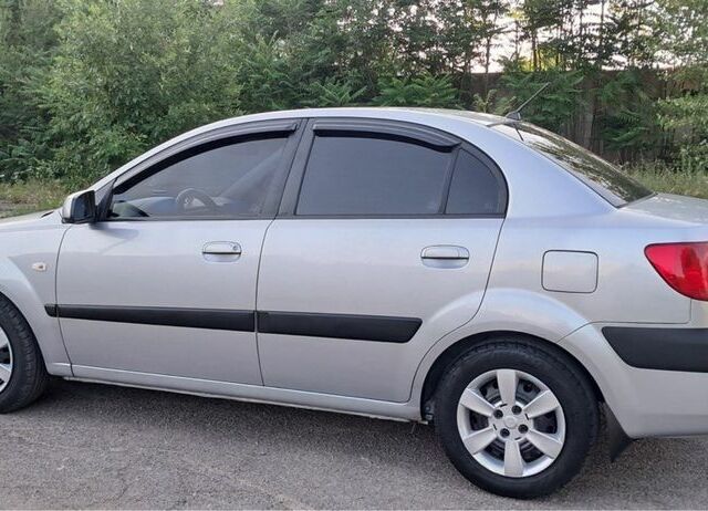 Серый Киа Рио, объемом двигателя 1.4 л и пробегом 85 тыс. км за 4400 $, фото 1 на Automoto.ua