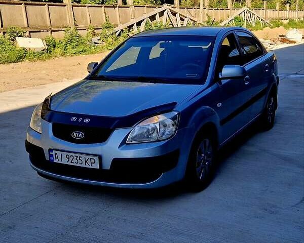 Сірий Кіа Ріо, об'ємом двигуна 1.4 л та пробігом 363 тис. км за 3800 $, фото 1 на Automoto.ua