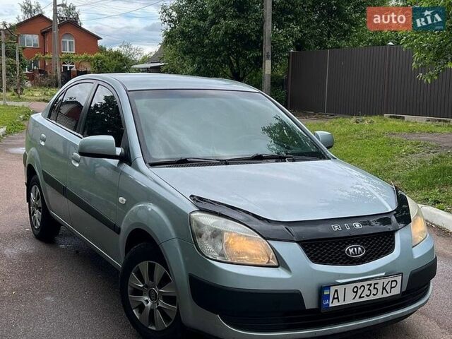 Серый Киа Рио, объемом двигателя 1.4 л и пробегом 364 тыс. км за 3850 $, фото 1 на Automoto.ua