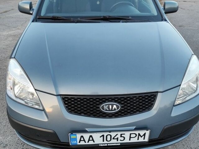 Серый Киа Рио, объемом двигателя 1.6 л и пробегом 140 тыс. км за 4700 $, фото 1 на Automoto.ua