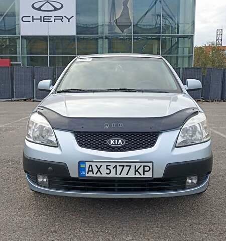 Серый Киа Рио, объемом двигателя 1.4 л и пробегом 240 тыс. км за 4800 $, фото 1 на Automoto.ua