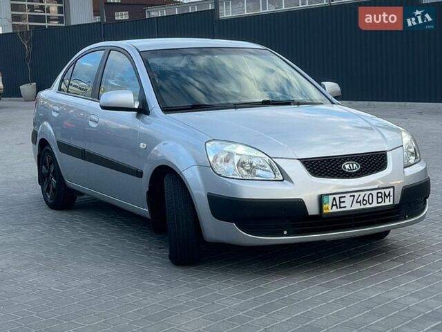 Серый Киа Рио, объемом двигателя 1.4 л и пробегом 186 тыс. км за 4250 $, фото 1 на Automoto.ua