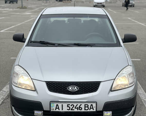 Сірий Кіа Ріо, об'ємом двигуна 1.4 л та пробігом 272 тис. км за 3900 $, фото 1 на Automoto.ua