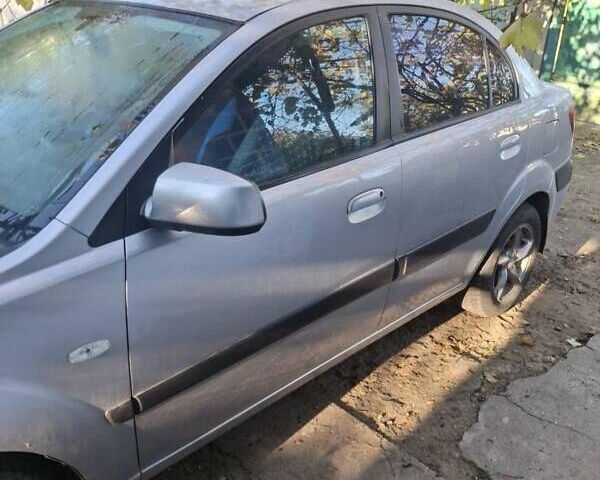 Сірий Кіа Ріо, об'ємом двигуна 1.4 л та пробігом 275 тис. км за 3700 $, фото 1 на Automoto.ua