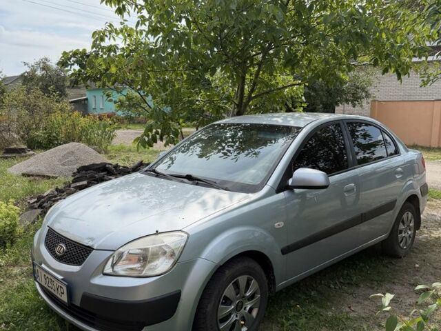 Серый Киа Рио, объемом двигателя 1.4 л и пробегом 250 тыс. км за 3299 $, фото 1 на Automoto.ua