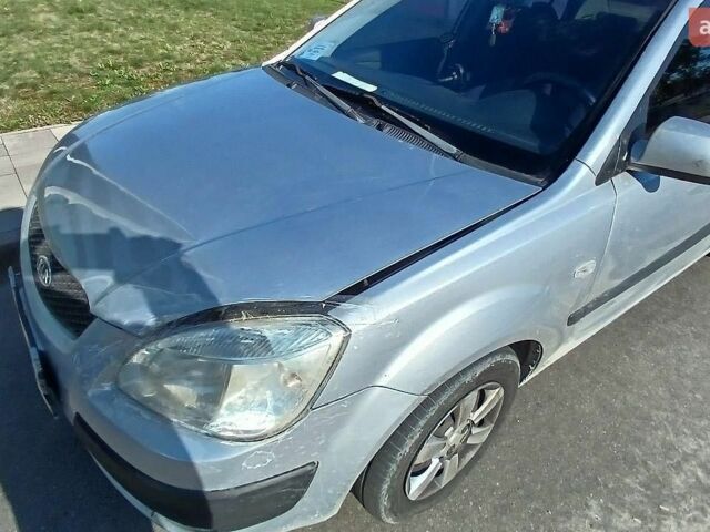 Серый Киа Рио, объемом двигателя 1.4 л и пробегом 220 тыс. км за 3800 $, фото 1 на Automoto.ua