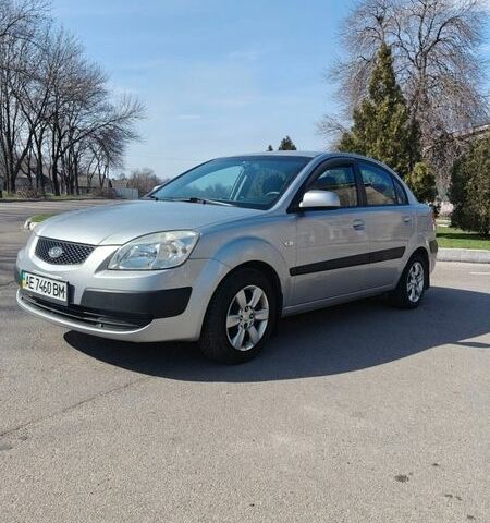 Серый Киа Рио, объемом двигателя 1.4 л и пробегом 297 тыс. км за 4500 $, фото 1 на Automoto.ua