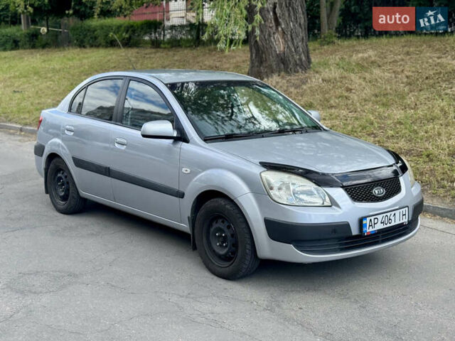 Серый Киа Рио, объемом двигателя 1.4 л и пробегом 171 тыс. км за 4500 $, фото 1 на Automoto.ua