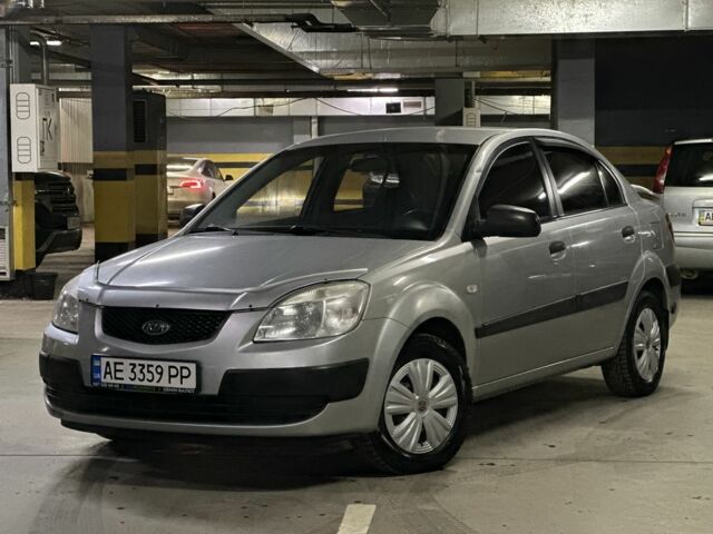 Серый Киа Рио, объемом двигателя 1.4 л и пробегом 220 тыс. км за 3700 $, фото 1 на Automoto.ua