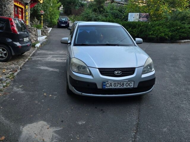 Сірий Кіа Ріо, об'ємом двигуна 1.6 л та пробігом 194 тис. км за 3800 $, фото 1 на Automoto.ua