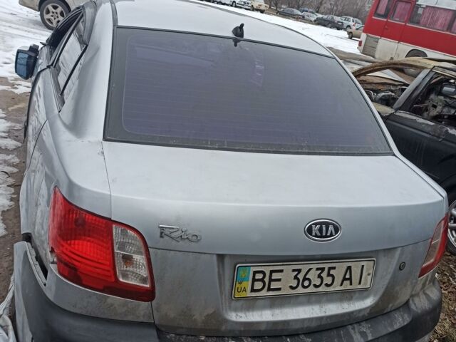 Сірий Кіа Ріо, об'ємом двигуна 1.4 л та пробігом 120 тис. км за 1500 $, фото 1 на Automoto.ua