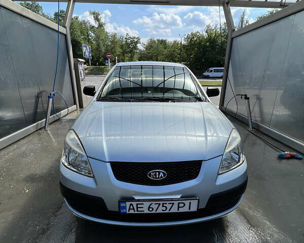 Серый Киа Рио, объемом двигателя 1.4 л и пробегом 177 тыс. км за 4400 $, фото 1 на Automoto.ua