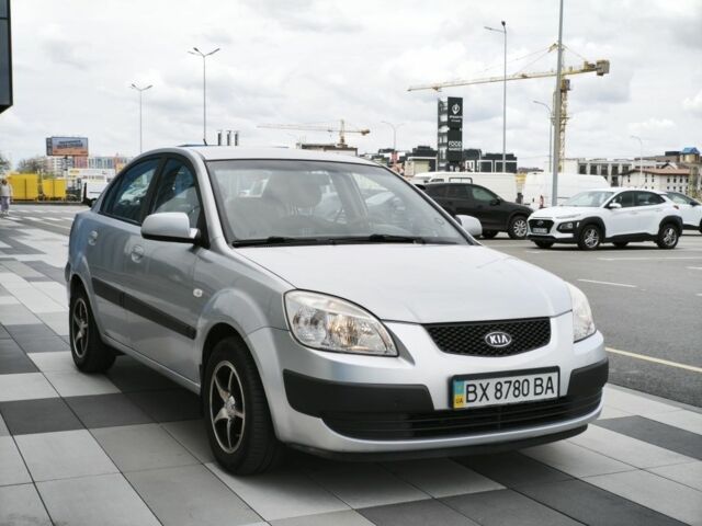 Серый Киа Рио, объемом двигателя 1.4 л и пробегом 244 тыс. км за 4500 $, фото 1 на Automoto.ua