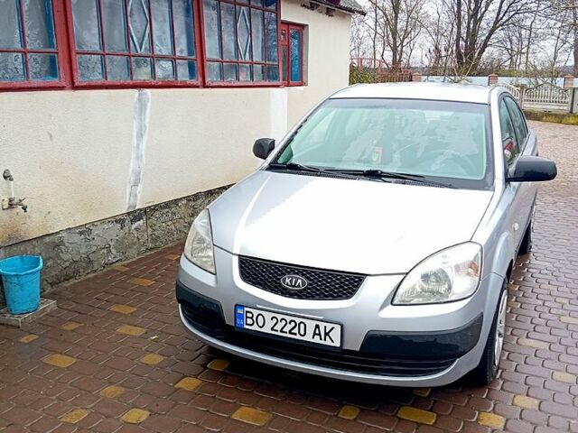 Сірий Кіа Ріо, об'ємом двигуна 1.4 л та пробігом 30000 тис. км за 4000 $, фото 1 на Automoto.ua