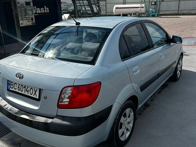 Серый Киа Рио, объемом двигателя 1.4 л и пробегом 180 тыс. км за 4200 $, фото 1 на Automoto.ua