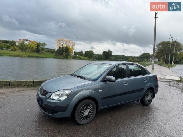 Серый Киа Рио, объемом двигателя 1.49 л и пробегом 189 тыс. км за 5300 $, фото 1 на Automoto.ua