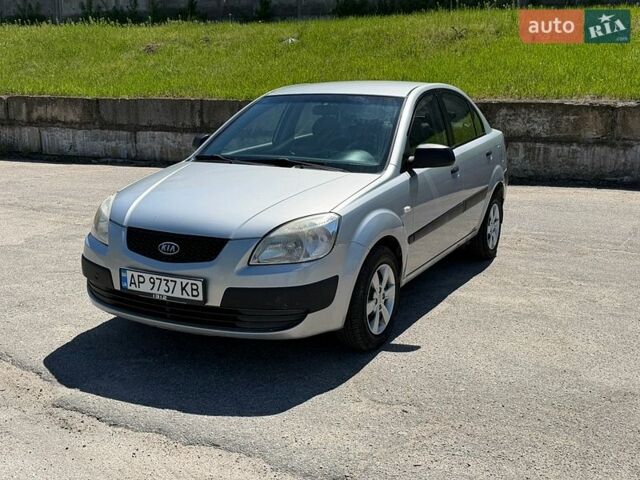 Серый Киа Рио, объемом двигателя 1.4 л и пробегом 242 тыс. км за 3600 $, фото 1 на Automoto.ua