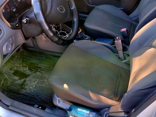 Сірий Кіа Ріо, об'ємом двигуна 1.4 л та пробігом 230 тис. км за 4250 $, фото 1 на Automoto.ua