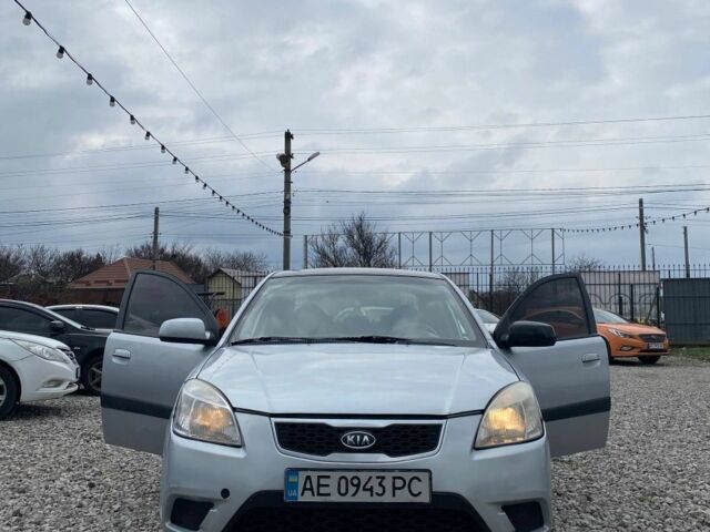 Сірий Кіа Ріо, об'ємом двигуна 1.4 л та пробігом 390 тис. км за 2999 $, фото 1 на Automoto.ua