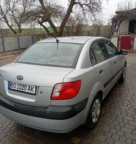 Сірий Кіа Ріо, об'ємом двигуна 1.4 л та пробігом 310 тис. км за 3800 $, фото 1 на Automoto.ua