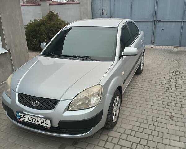 Серый Киа Рио, объемом двигателя 1.4 л и пробегом 290 тыс. км за 4100 $, фото 1 на Automoto.ua