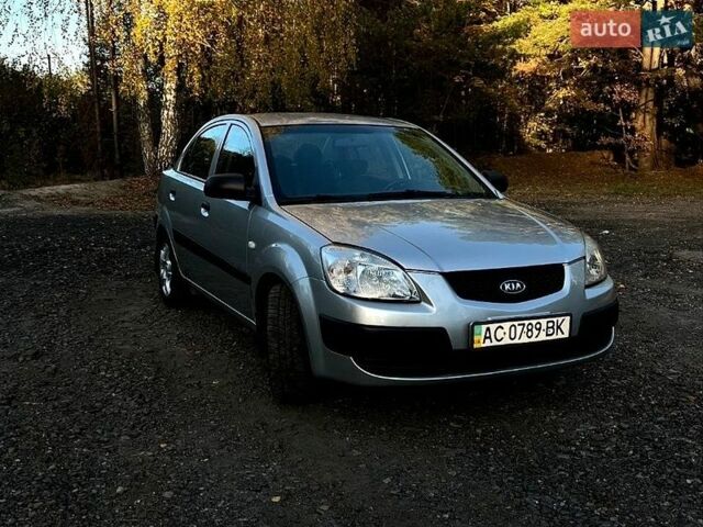 Серый Киа Рио, объемом двигателя 1.4 л и пробегом 219 тыс. км за 3200 $, фото 1 на Automoto.ua