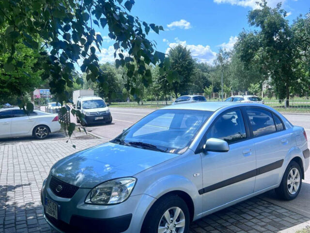 Сірий Кіа Ріо, об'ємом двигуна 1.4 л та пробігом 180 тис. км за 4200 $, фото 1 на Automoto.ua