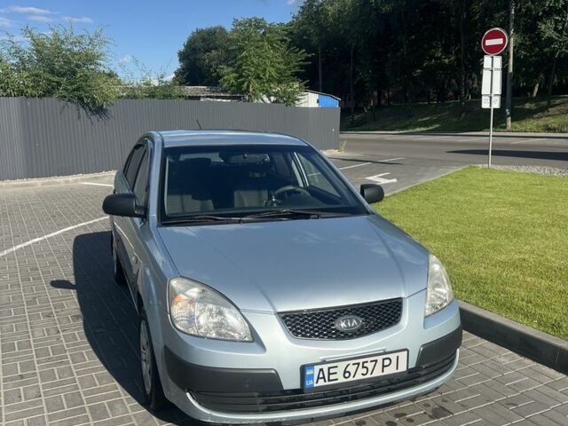 Сірий Кіа Ріо, об'ємом двигуна 1.4 л та пробігом 179 тис. км за 3300 $, фото 1 на Automoto.ua