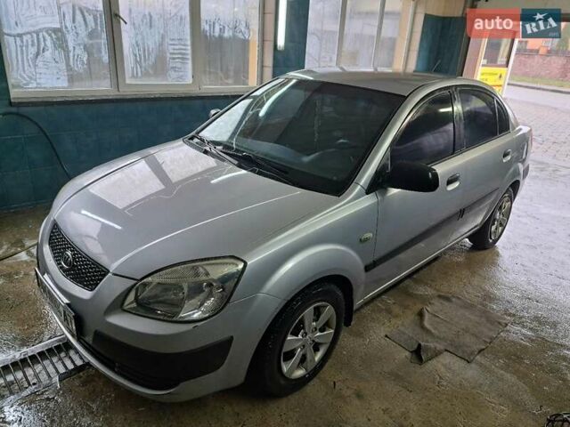 Серый Киа Рио, объемом двигателя 1.3 л и пробегом 345 тыс. км за 3300 $, фото 1 на Automoto.ua
