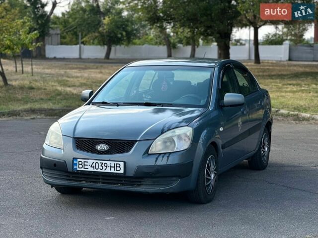 Сірий Кіа Ріо, об'ємом двигуна 1.49 л та пробігом 300 тис. км за 3700 $, фото 1 на Automoto.ua