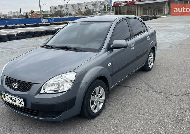 Серый Киа Рио, объемом двигателя 0 л и пробегом 81 тыс. км за 6000 $, фото 1 на Automoto.ua
