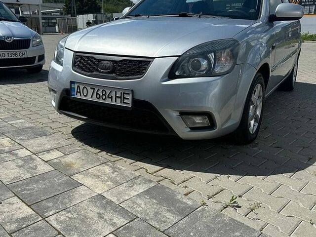 Серый Киа Рио, объемом двигателя 1.4 л и пробегом 201 тыс. км за 7000 $, фото 1 на Automoto.ua