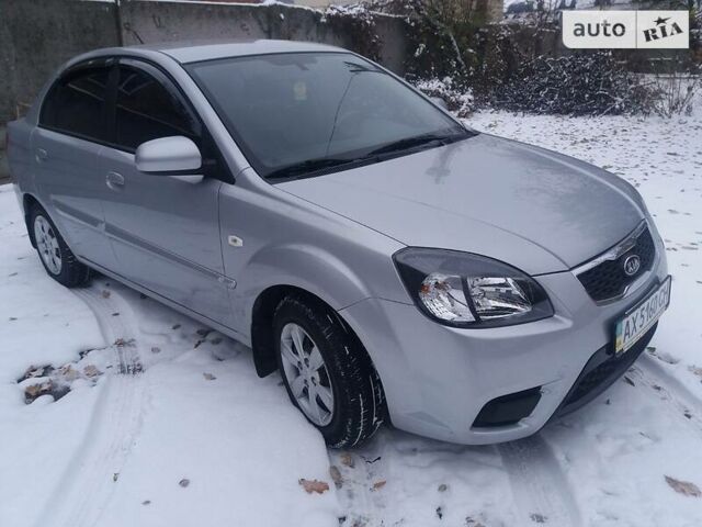 Серый Киа Рио, объемом двигателя 1.4 л и пробегом 27 тыс. км за 7300 $, фото 1 на Automoto.ua